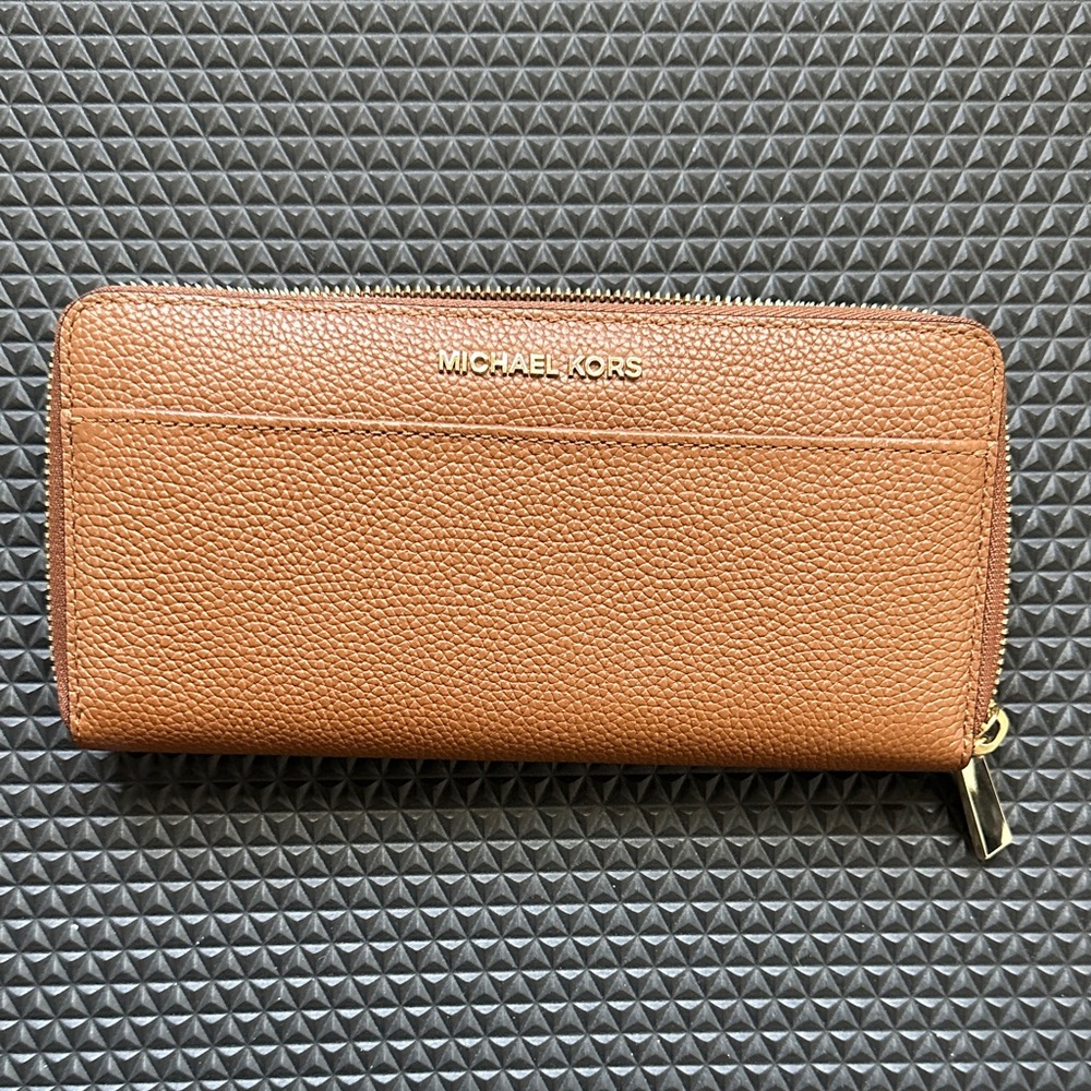 Michael Kors Tan Leather Zip Wallet BRAND NEW